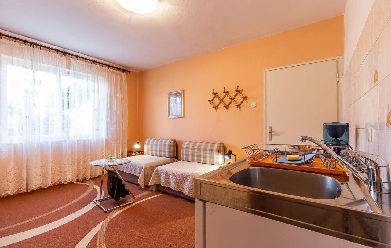 Irena Apartment Porec Exterior photo